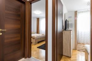 Vonios kambarys apgyvendinimo įstaigoje Deluxe Apartment Manuela With Balcony Top Center Split