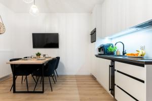 Kuchyň nebo kuchyňský kout v ubytování Sunset Resort, M3 Grzybowo