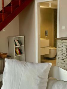 Ruang duduk di Villa Hiona-Seafront Villa