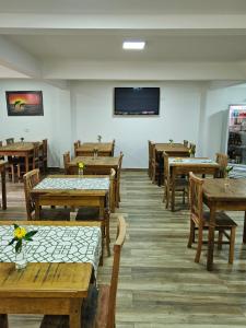 מסעדה או מקום אחר לאכול בו ב-Pousada Villa Encantada Ilha do Mel