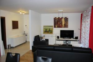 TV a/nebo společenská místnost v ubytování Deluxe Apartment Manuela With Balcony Top Center Split