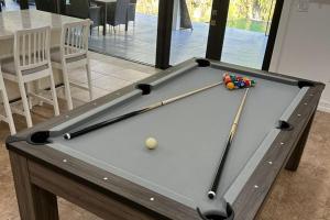 Φωτογραφία από το άλμπουμ του The Lake House Mia Natural Pool Wellness Center Pool Table Ping Pong Family σε Homestead