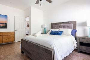 Φωτογραφία από το άλμπουμ του The Lake House Mia Natural Pool Wellness Center Pool Table Ping Pong Family σε Homestead