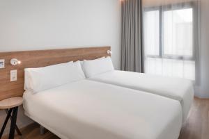 B&B HOTEL Écija客房内的一张或多张床位