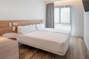 B&B HOTEL Écija客房内的一张或多张床位
