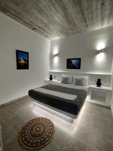 Postel nebo postele na pokoji v ubytování AB Green Living Santorini