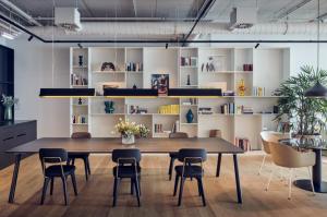 Luxury Penthouse I Rooftop Pool I Self Check-in的休息区