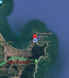 um mapa com um círculo vermelho na água em Pousada Casa Albatross em Penha