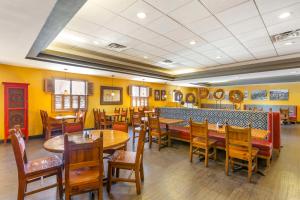 Restorāns vai citas vietas, kur ieturēt maltīti, naktsmītnē Best Western Plus Rio Grande Inn