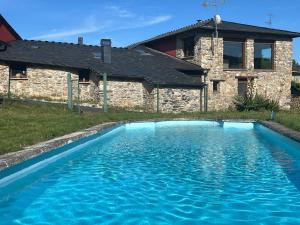 Swimmingpoolen hos eller tæt på Casa Ramona en Ribeira Sacra