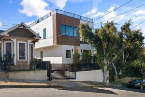 Tòa nhà nơi nhà nghỉ dưỡng tọa lạc