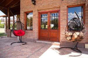 a building with two sculptures in front of a door at Ayres del Golf Posada-Restó in Merlo