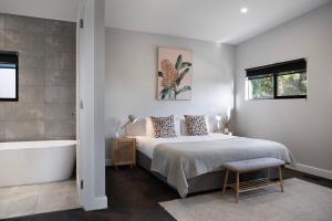 Katil atau katil-katil dalam bilik di Away - 4 bedroom 2 bathroom family home