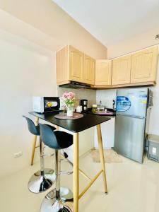 A kitchen or kitchenette at Classy Studio Unit at Aspira Towers