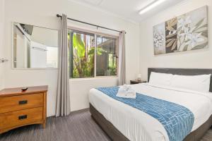 Säng eller sängar i ett rum på Sanctuary Resort Motor Inn