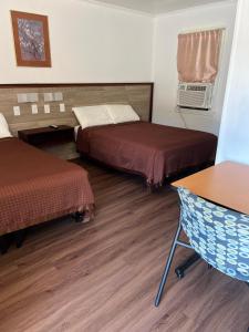 Postel nebo postele na pokoji v ubytování Cadet Motel
