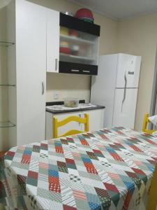 Dapur atau dapur kecil di Casa aconchegante em Salesópolis
