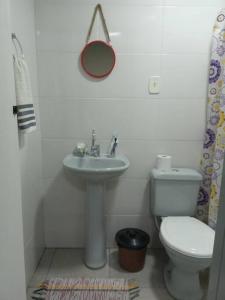 Bilik mandi di Casa aconchegante em Salesópolis