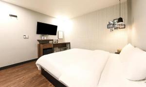 TV a/nebo společenská místnost v ubytování No 25 Hotel Gwangan
