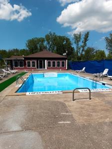 Bassein majutusasutuses Anchor Motel või selle lähedal