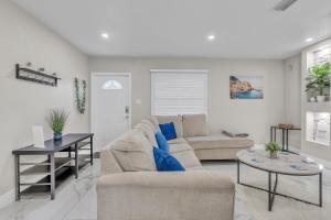 Gallery image of Stunning Modern Home in Tampa with Pool - Just 5 Minutes from Airport! in Tampa