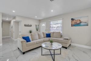 Gallery image of Stunning Modern Home in Tampa with Pool - Just 5 Minutes from Airport! in Tampa