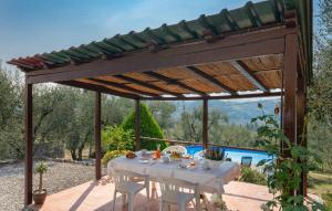 Bazén v ubytování Casa Mony nebo v jeho okolí