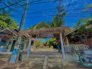 a small shop with a thatched roof at Gita Gili Bungalow in Gili Air