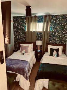 a hotel room with two beds in a room at Townhome with Hot Tub-Grand Ways Stay- Clarissa Pl in Garland