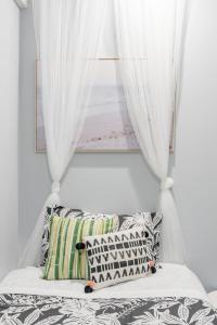 Φωτογραφία από το άλμπουμ του Modern Single Room - AC - 1Min Walk to Central- Close to Darling Harbour Chinatown CBD - Shared Bathroom στο Σίδνεϊ