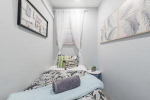 a small bedroom with a bed and a window at Modern Single Room - AC - 1Min Walk to Central- Close to Darling Harbour Chinatown CBD - Shared Bathroom in Sydney