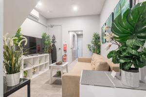 Φωτογραφία από το άλμπουμ του Modern Single Room - AC - 1Min Walk to Central- Close to Darling Harbour Chinatown CBD - Shared Bathroom στο Σίδνεϊ