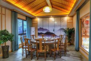 Gallery image ng 安吉牧云山谷-中式花园民宿 sa Anji