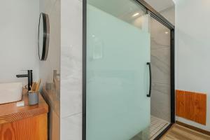Bathroom sa 安吉牧云山谷-中式花园民宿