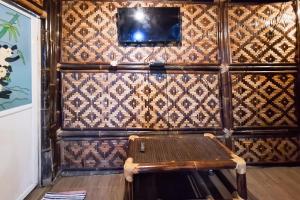 Μια τηλεόραση ή/και κέντρο ψυχαγωγίας στο RedDoorz at Kampung Istal Bogor +11 φωτογραφίες