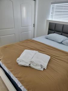 Postel nebo postele na pokoji v ubytování 1161 Studio 2 Miami