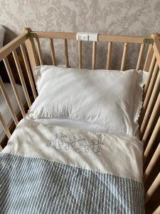Postel nebo postele na pokoji v ubytování Prvorepublikový dům se zahradou