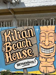 una señal para una casa hawaiana en la playa en Kilian Beach House, en Playa Blanca