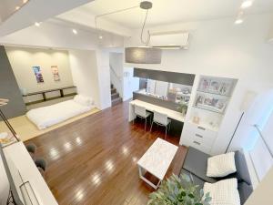 Dapur atau dapur kecil di Bst大阪中心!!! 黒門市場徒歩5分 日本橋駅徒歩10分 道頓堀徒歩15分ホテルリネン使用