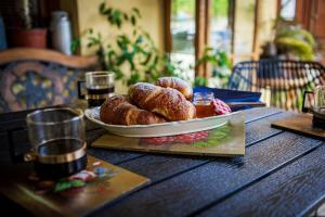 Jedlo v ubytovaní bed & breakfast alebo blízkom okolí