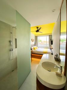 Koupelna v ubytování Sokkool Coliving and Coworking