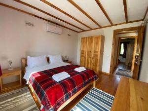 Postel nebo postele na pokoji v ubytování Lamin House