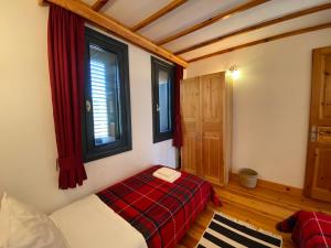 Postel nebo postele na pokoji v ubytování Lamin House
