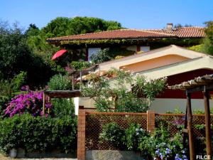 a house with a bunch of plants on it at Residence Capobianco in Portoferraio