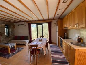 Kuchyň nebo kuchyňský kout v ubytování Lamin House