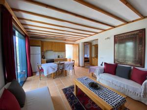 Posezení v ubytování Lamin House + 37 fotografií