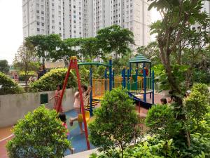 Lekeplass på Cozy 2BR Apt with direct access to Mall @Green Bay Pluit Apartment