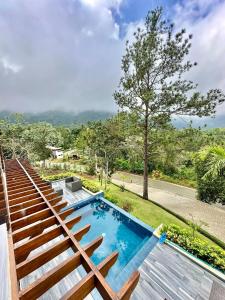 Piscina de la sau aproape de Luxury Mountain villa, Jarabacoa villa vargas