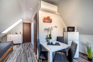 Kuchyňa alebo kuchynka v ubytovaní Buzavirág Apartman