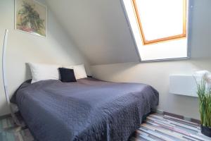 Posteľ alebo postele v izbe v ubytovaní Buzavirág Apartman